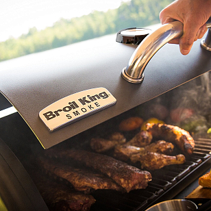 Угольный гриль-коптильня Broil King Regal Grill 400 для приготовления пищи Угольный гриль-коптильня Broil King Regal Grill 400 для сада