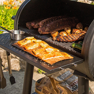 Угольный гриль-коптильня Broil King Regal Grill 400 для приготовления пищи Угольный гриль-коптильня Broil King Regal Grill 400 для сада