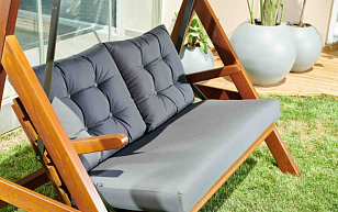 Качели двухместные Lite Paris с серыми подушками для дачи Качели двухместные Lite Paris с серыми подушками, садовая мебель
