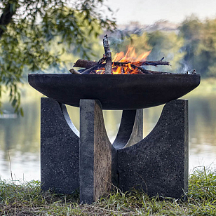Чаша для костра из чугуна на высоком основании Concretika Iron S80