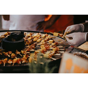 керамический гриль monolith classic pro 2.0 black на ножках для приготовления пищи Керамический гриль Monolith Classic PRO 2.0 Black на ножках