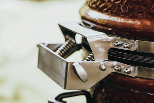 керамический гриль monolith junior red 2.0 на ножках для приготовления пищи Керамический гриль Monolith Junior Red 2.0 на ножках