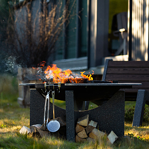 Чаша для костра из чугуна на высоком основании Concretika Iron S80XL для сада и загородного дома Чаша для костра из чугуна на высоком основании Concretika Iron S80XL, уличное оборудование